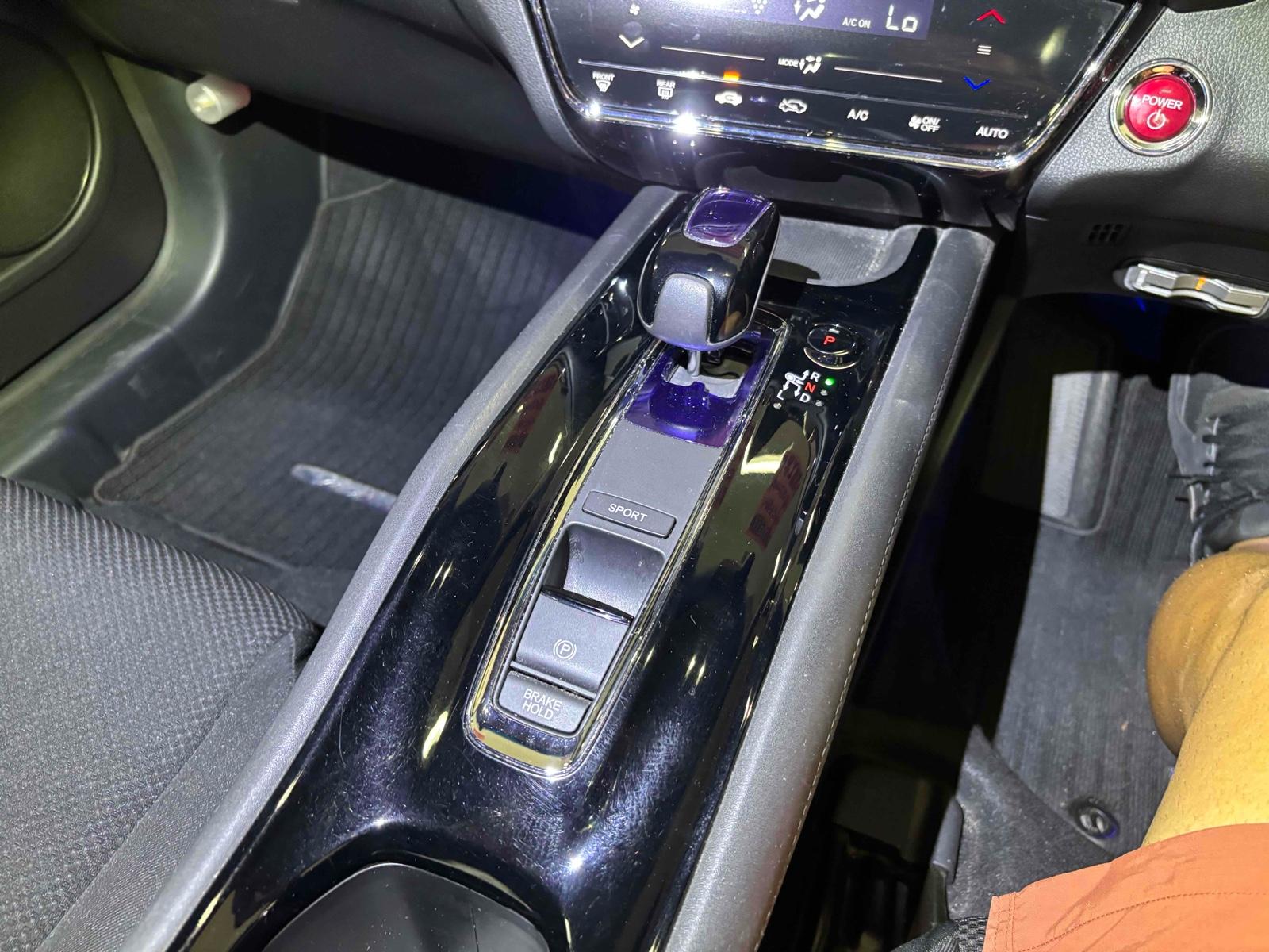 HONDA VEZEL HYBRID X Image 20