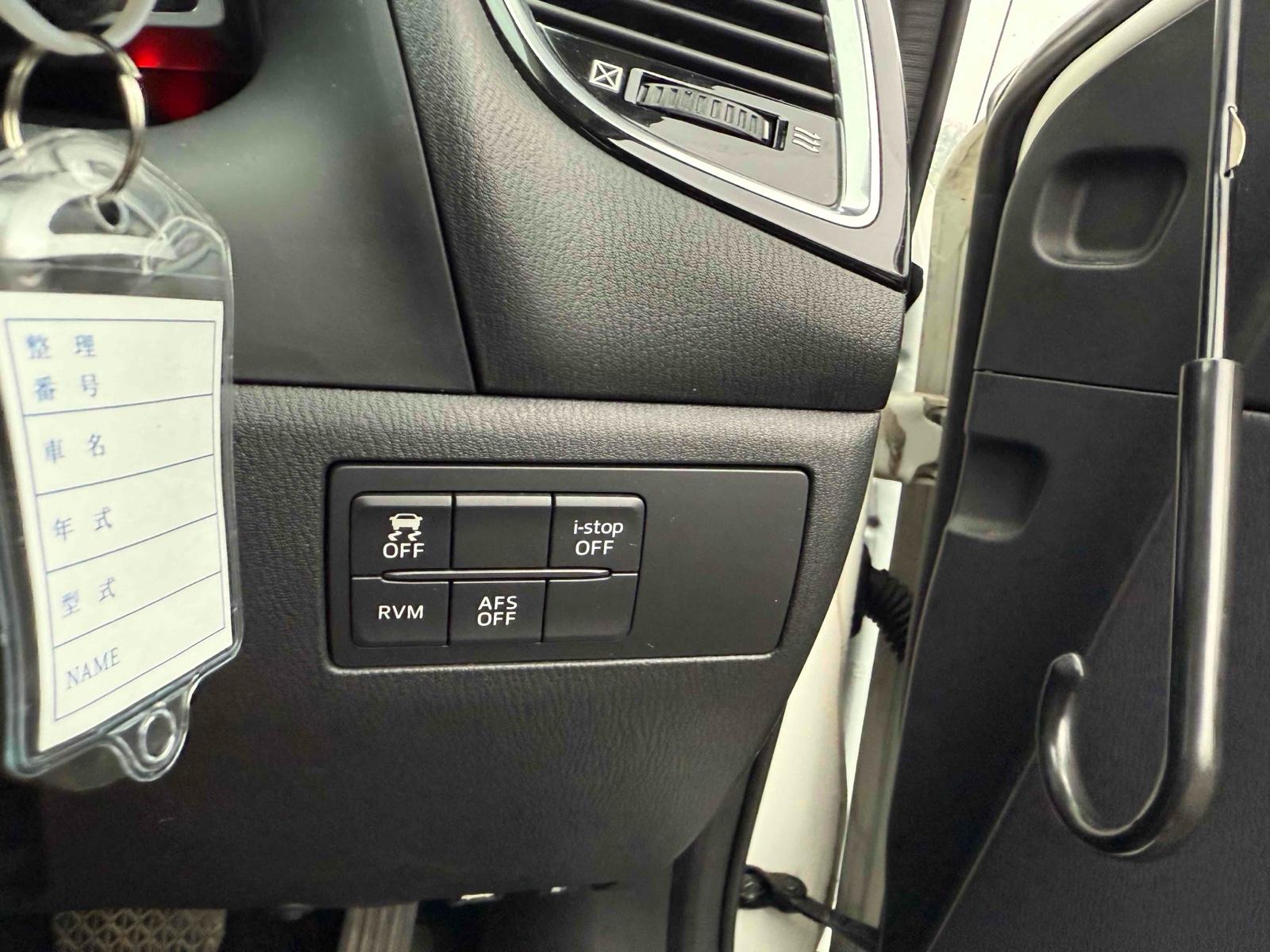 MAZDA AXELA 20S TOURING Image 9