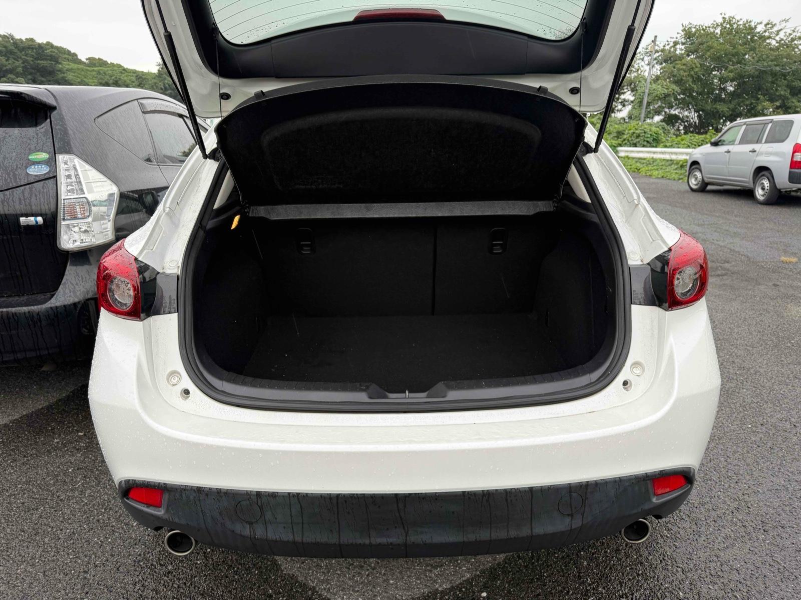 MAZDA AXELA 20S TOURING Image 11