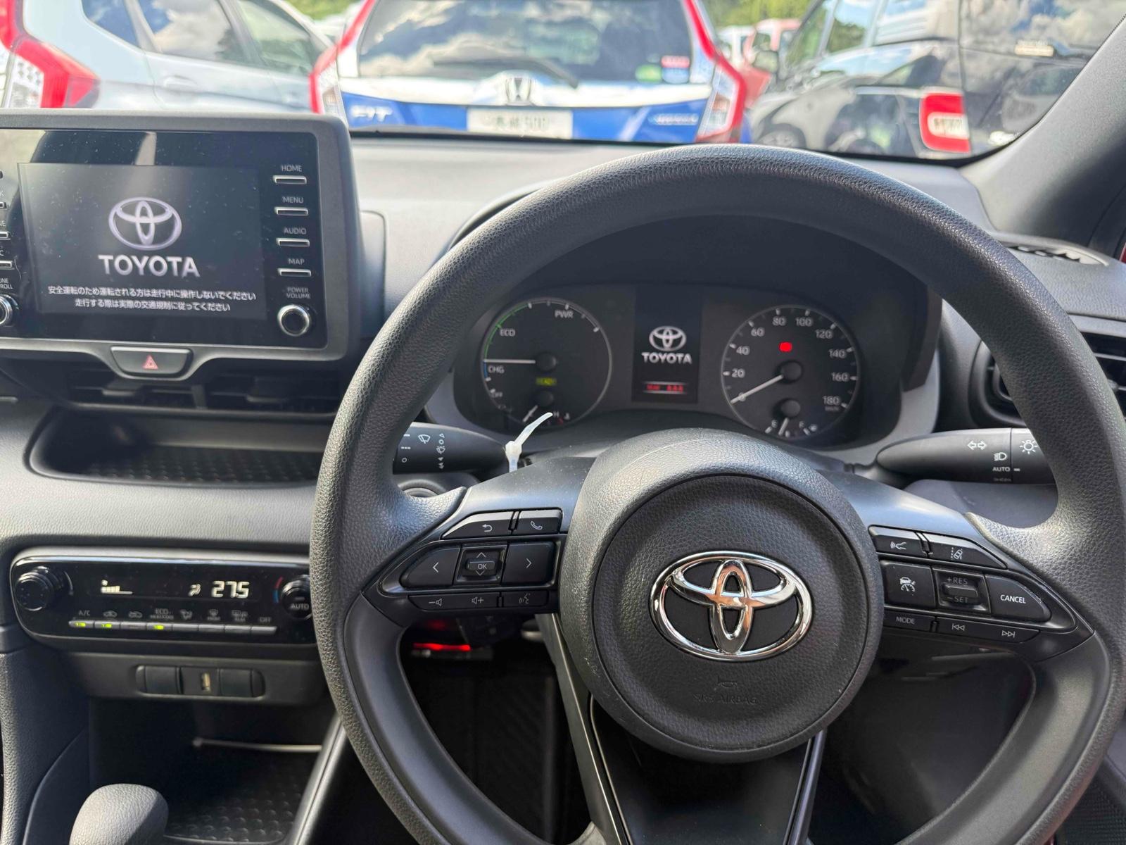TOYOTA YARIS HYBRID X 4WD Image 8