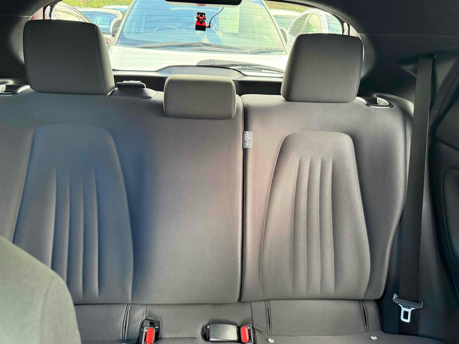 TOYOTA YARIS HYBRID X 4WD Image 7