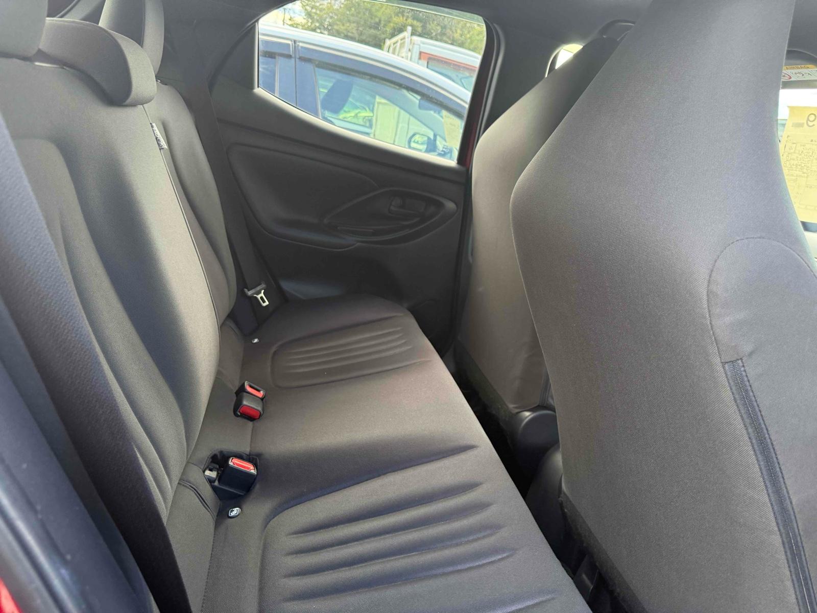 TOYOTA YARIS HYBRID X 4WD Image 11