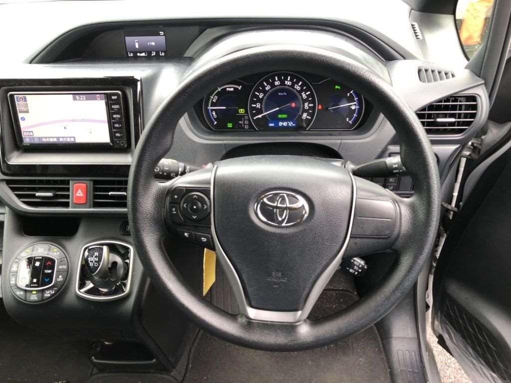 TOYOTA VOXY HYBRID X Image 7