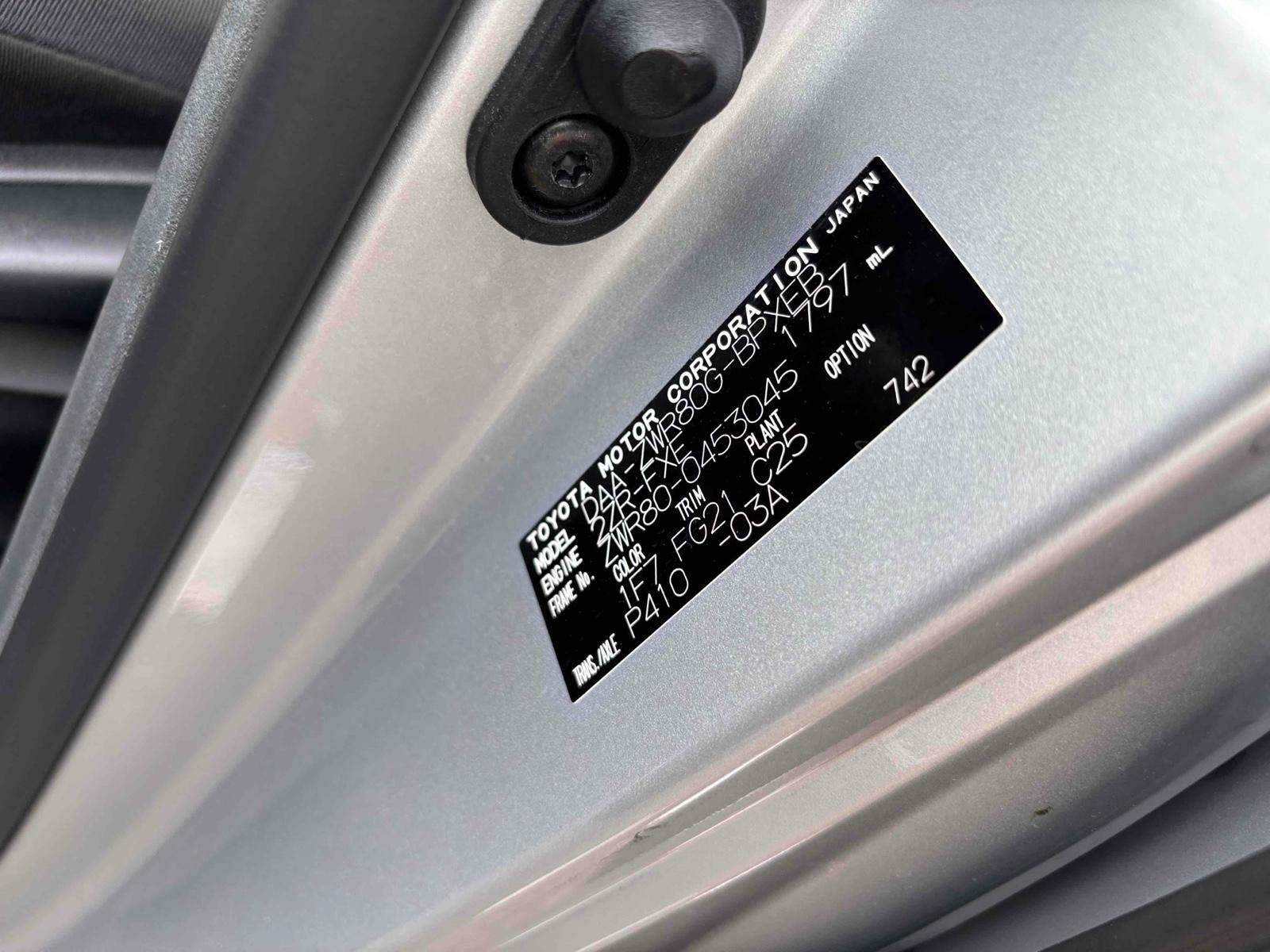 TOYOTA VOXY HYBRID X Image 18