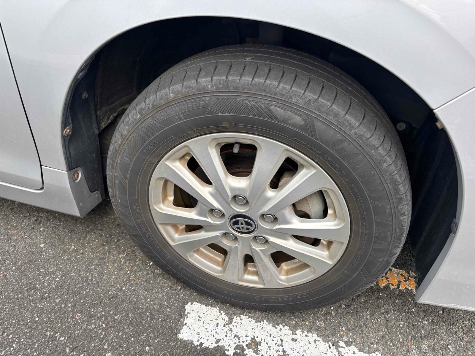 TOYOTA VOXY HYBRID X Image 19