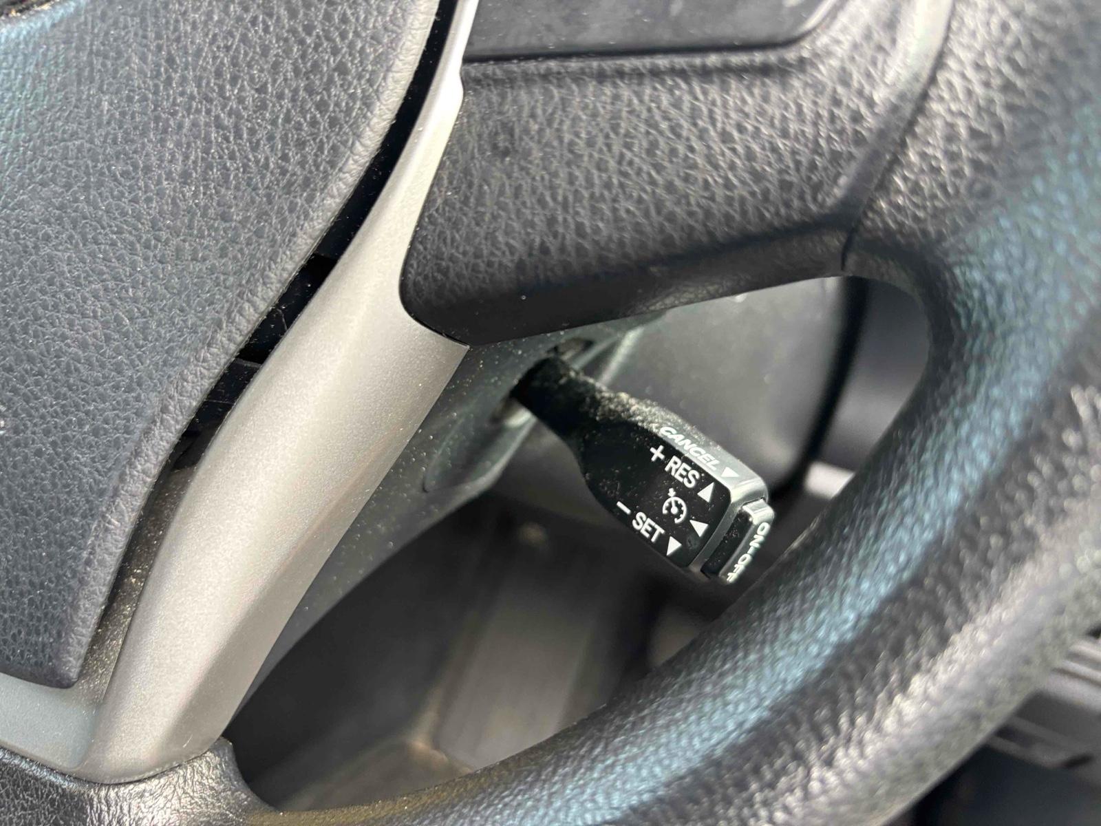 TOYOTA VOXY HYBRID X Image 11