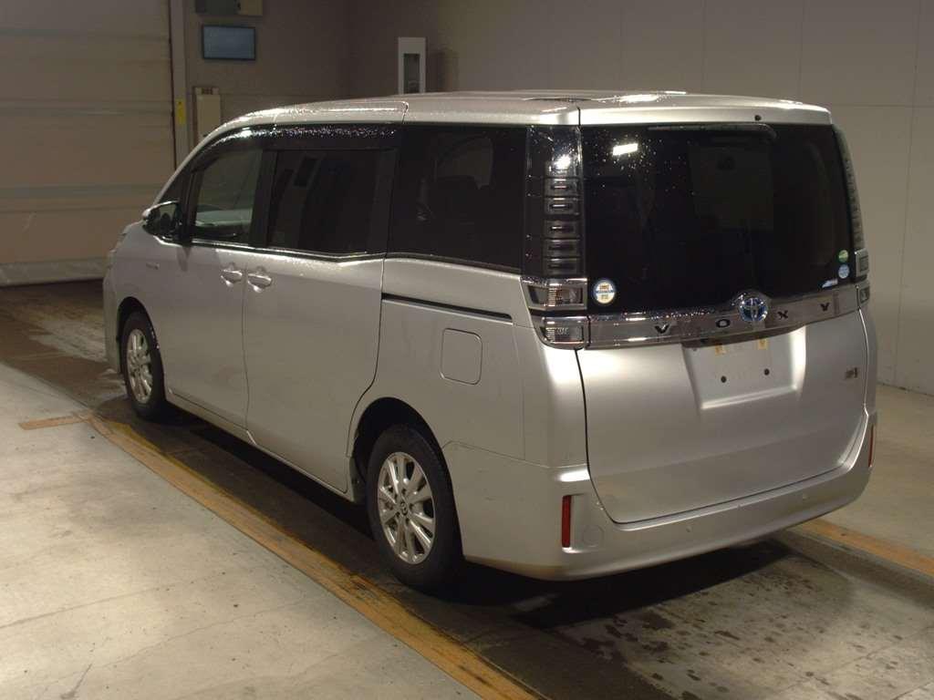TOYOTA VOXY HYBRID X Image 4