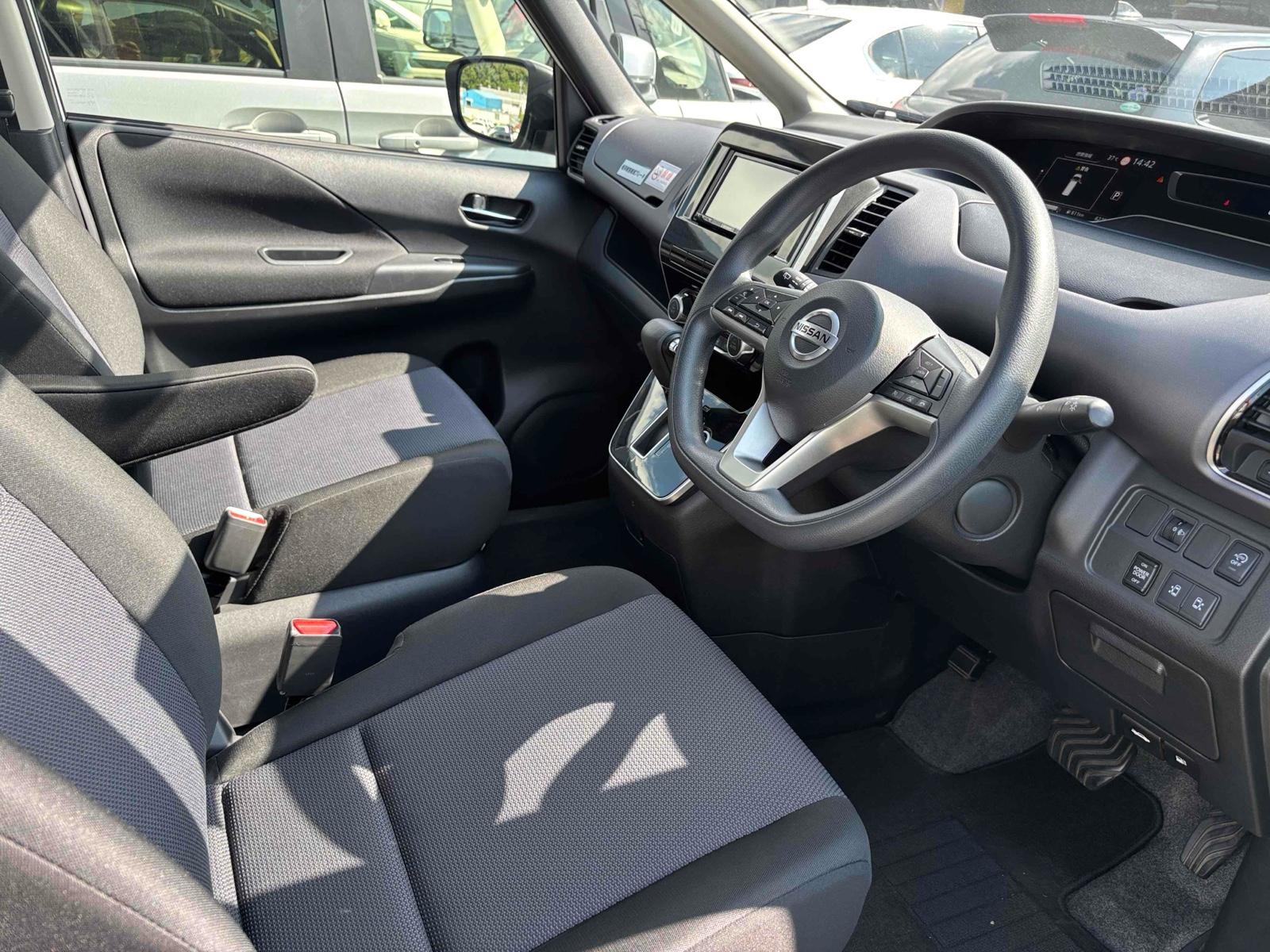 NISSAN SERENA XV Image 6