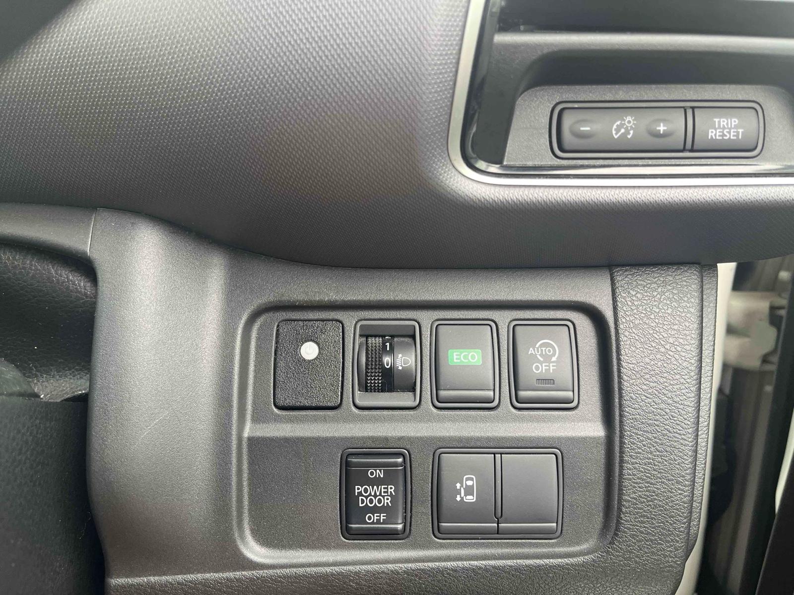 NISSAN SERENA X Image 8