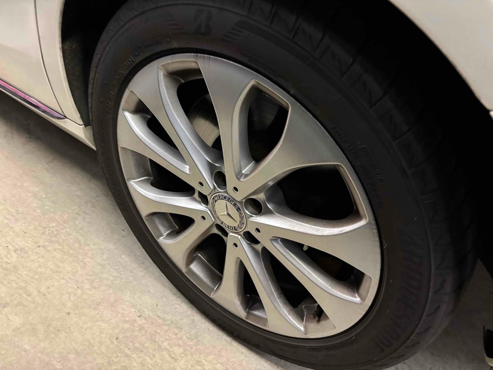 MERCEDES BENZ E-CLASS STATIONWAGON E400 4MATIC STATIONWAGON EXCLUSIVE Image 13