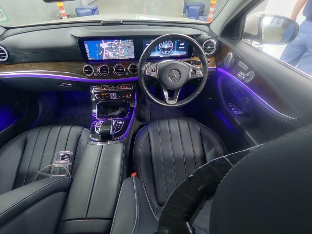 MERCEDES BENZ E-CLASS STATIONWAGON E400 4MATIC STATIONWAGON EXCLUSIVE Image 3