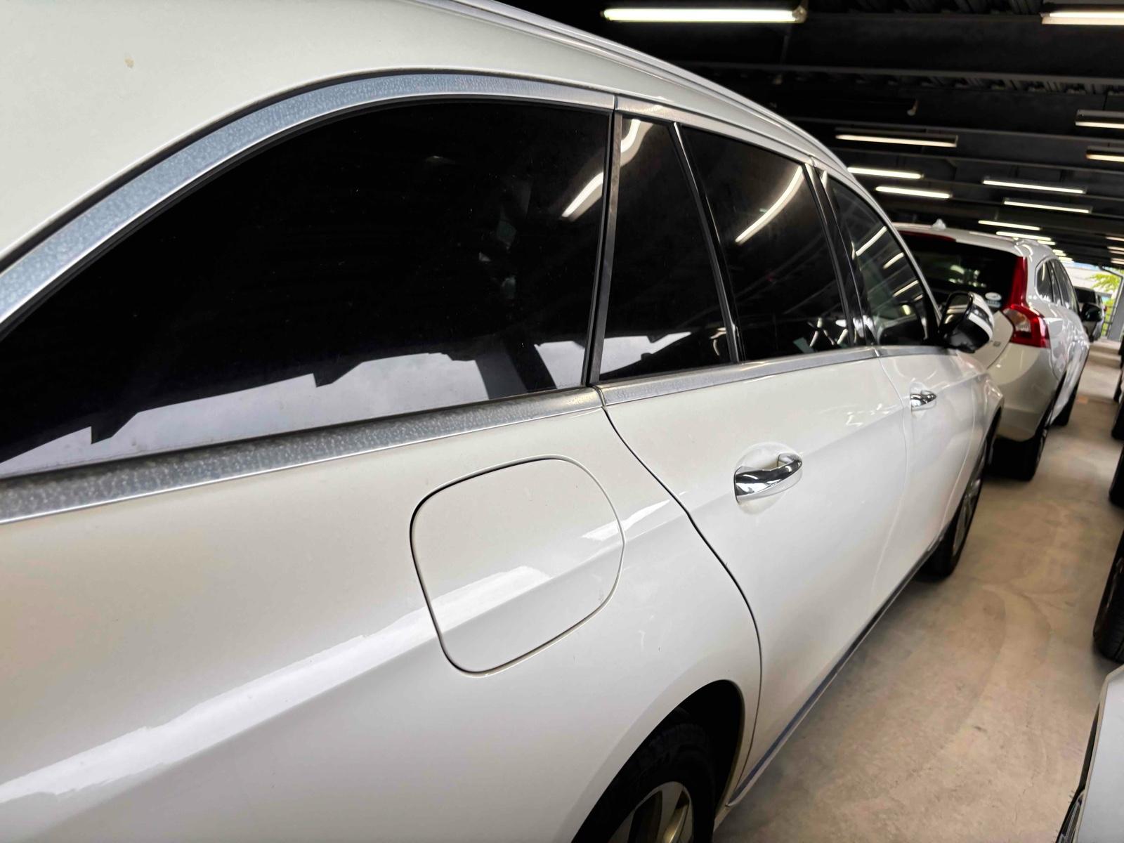 MERCEDES BENZ E-CLASS STATIONWAGON E400 4MATIC STATIONWAGON EXCLUSIVE Image 9