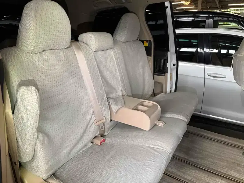 TOYOTA ESTIMA HYBRID 4WD AERAS Image 6
