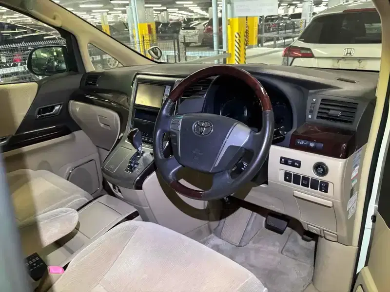 TOYOTA ALPHARD 240G Image 14