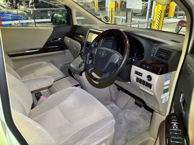 TOYOTA ALPHARD 240G Image 15