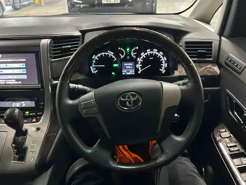 TOYOTA VELLFIRE HYBRID ZR 4WD Image 10