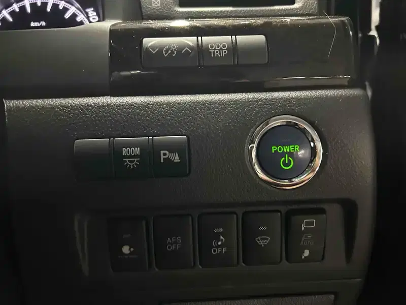 TOYOTA VELLFIRE HYBRID ZR 4WD Image 11