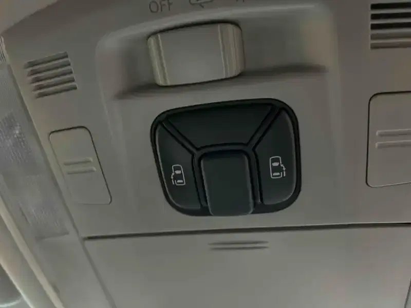 TOYOTA VELLFIRE HYBRID ZR 4WD Image 13