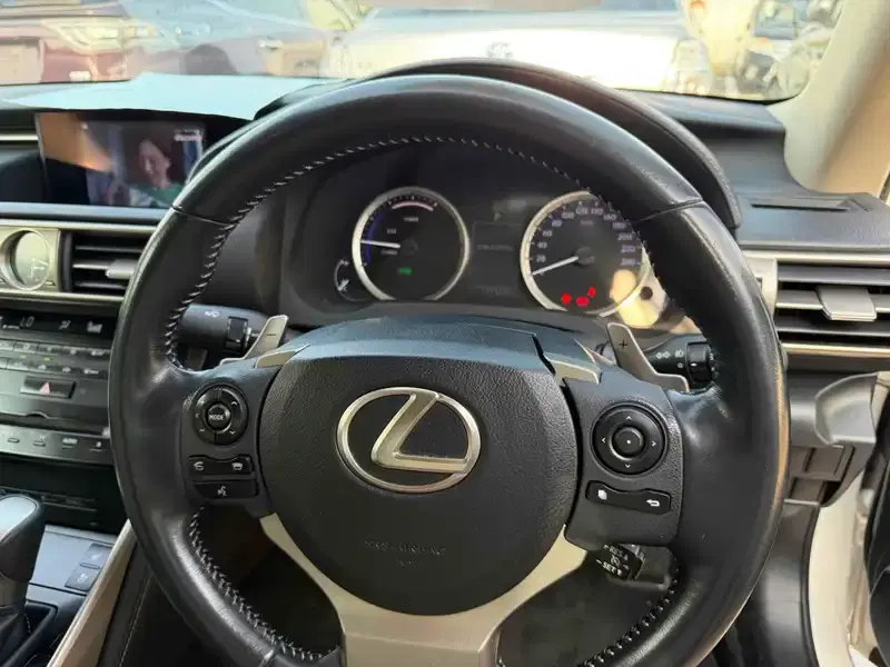 LEXUS IS 4D IS300H VERSION L Image 7
