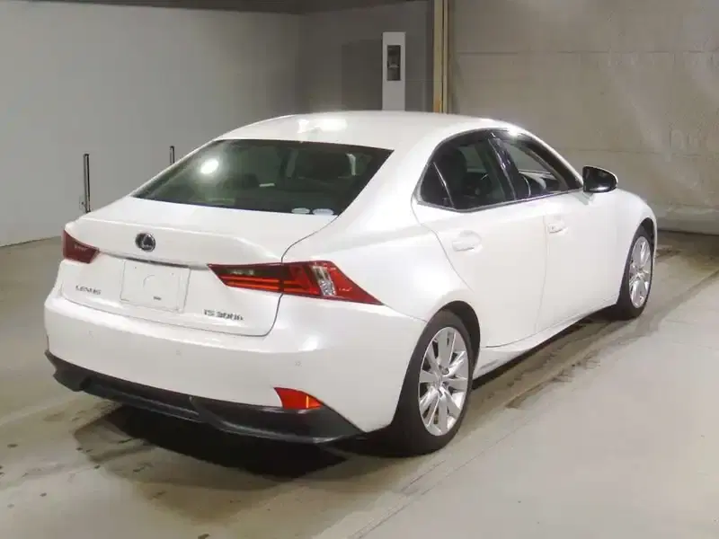 LEXUS IS IS300H Image 4