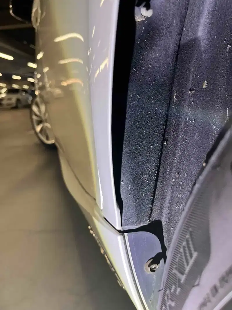 LEXUS IS IS300H Image 31