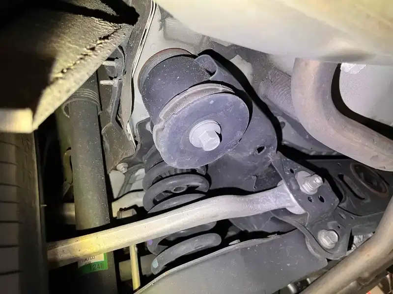 LEXUS IS IS300H Image 36