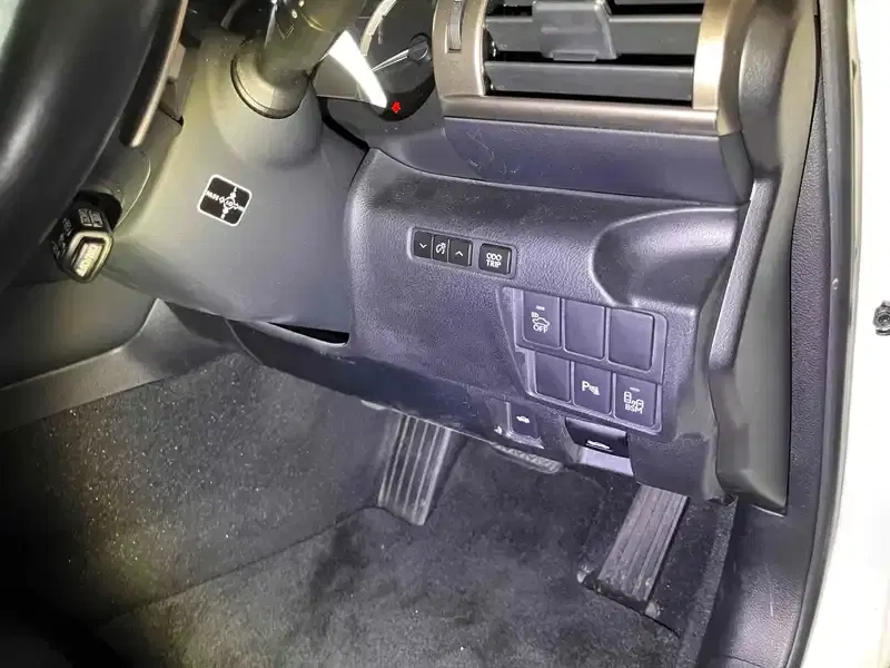 LEXUS IS IS300H Image 13