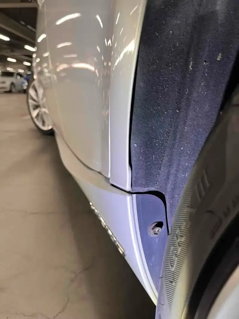 LEXUS IS IS300H Image 32