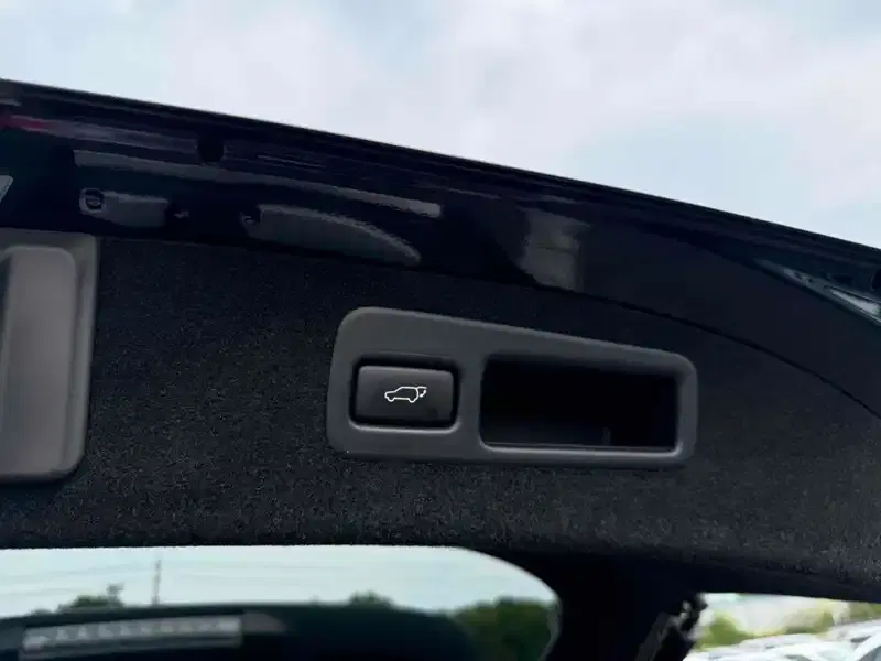 TOYOTA HARRIER HYBRID PREMIUM 4WD Image 20