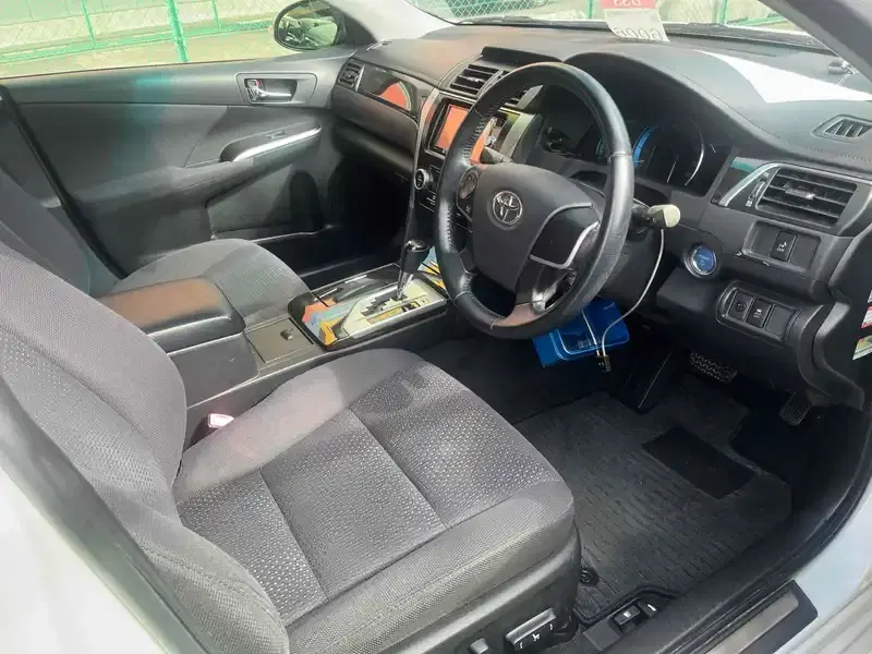 TOYOTA CAMRY 4D HYBRID Image 5