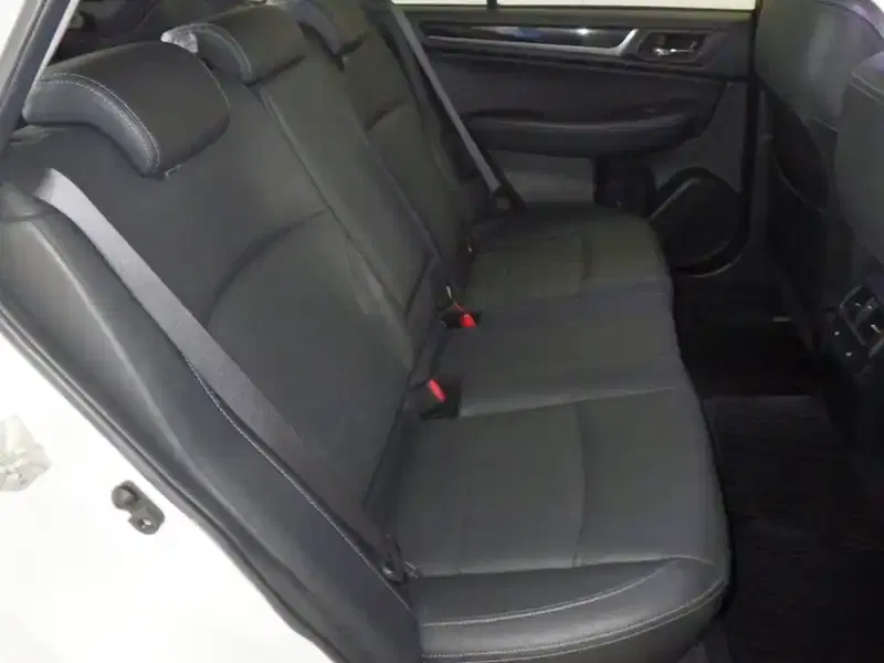 SUBARU OUTBACK 4WD LIMITED Image 6