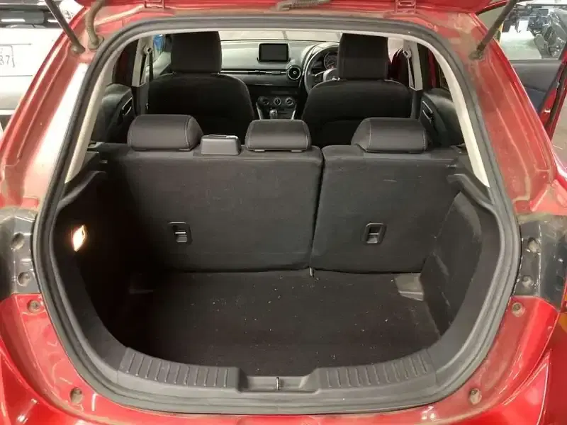 MAZDA DEMIO 13S Image 8