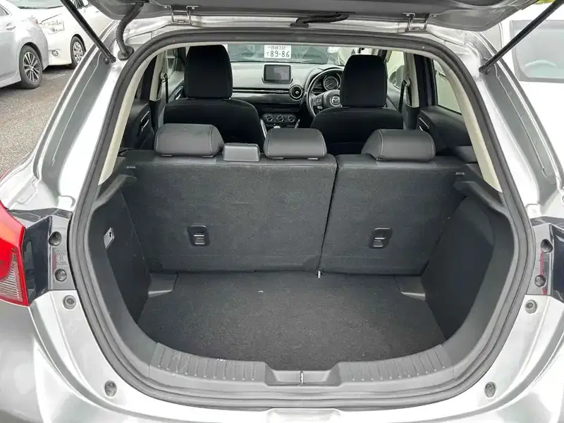 MAZDA DEMIO 13S Image 6