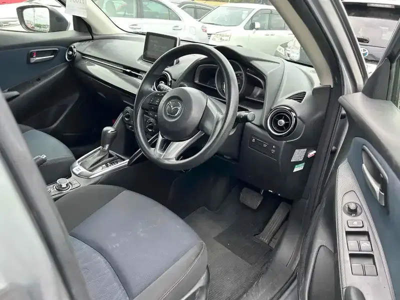 MAZDA DEMIO 13S Image 3