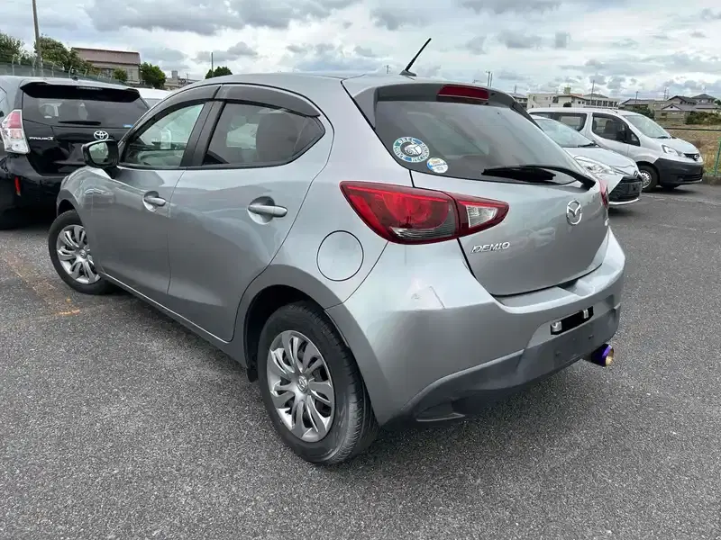 MAZDA DEMIO 13S Image 2
