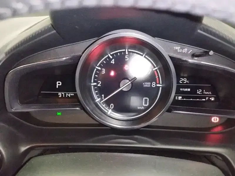 MAZDA DEMIO 13S TOURING Image 8