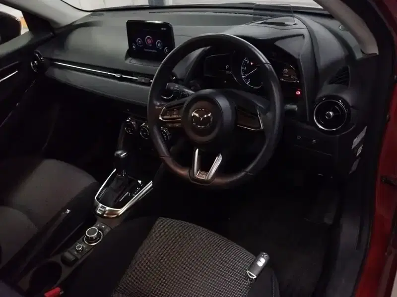 MAZDA DEMIO 13S TOURING Image 5