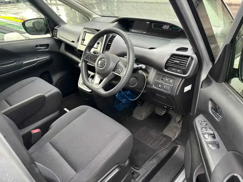 NISSAN SERENA 5D X Image 9