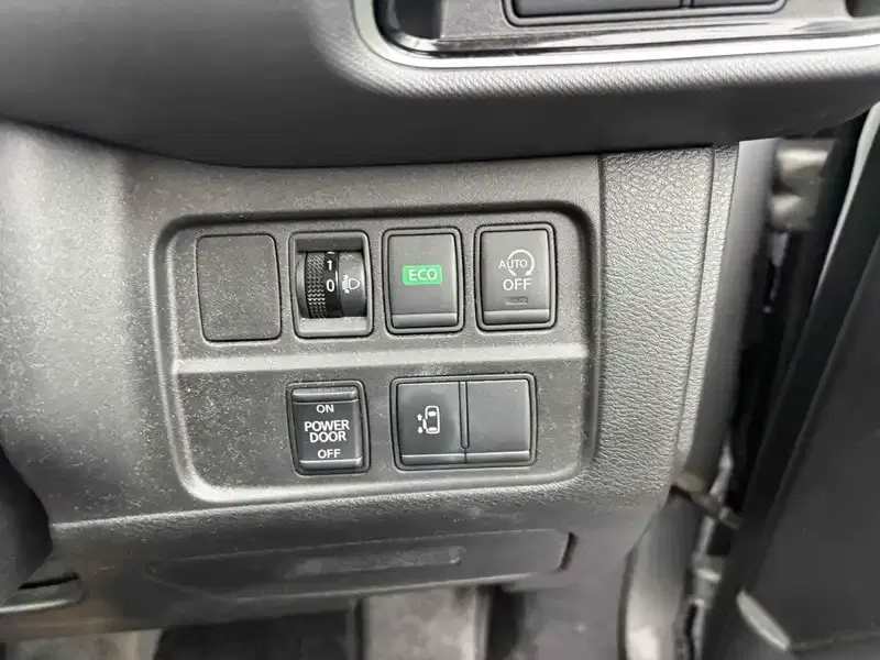 NISSAN SERENA 5D X Image 10