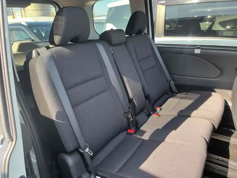 NISSAN SERENA X V SMART Image 4
