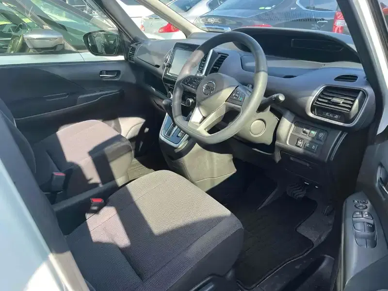 NISSAN SERENA X V SMART Image 3