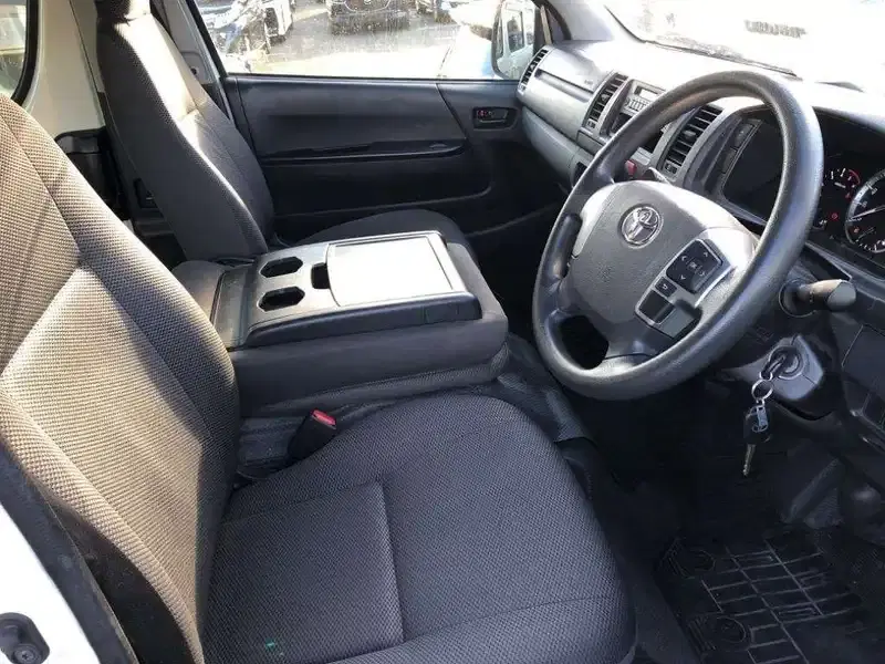 TOYOTA HIACE VAN LONGDX Image 3