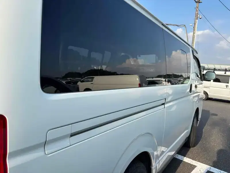 TOYOTA HIACE VAN DX GL PACKAGE 4WD Image 9