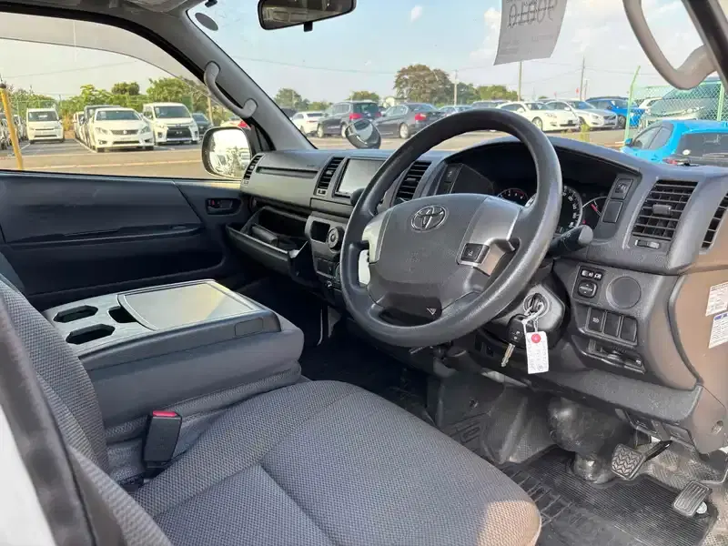 TOYOTA HIACE VAN DX GL PACKAGE 4WD Image 3