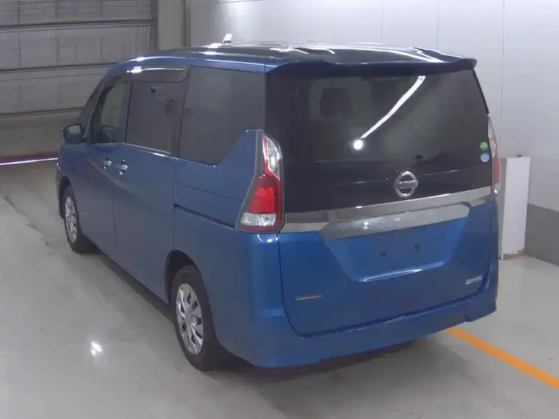 NISSAN SERENA X V SMART 2 4WD Image 2