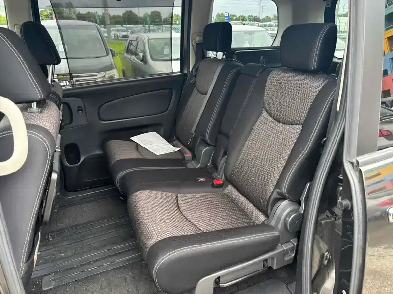 NISSAN SERENA 5D HIGHWAY STAR V SELECTION+SAFET Image 12