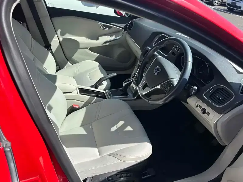 VOLVO V40 T4SE Image 18