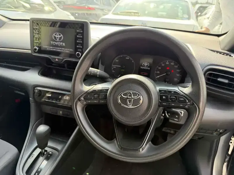 TOYOTA YARIS HYBRID X SAFETYSENSING Image 10