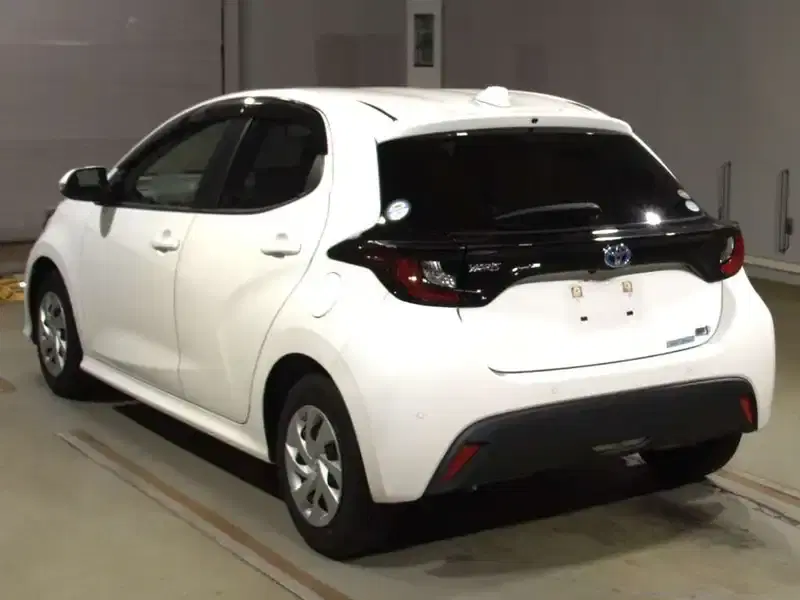 TOYOTA YARIS HYBRID X Image 7