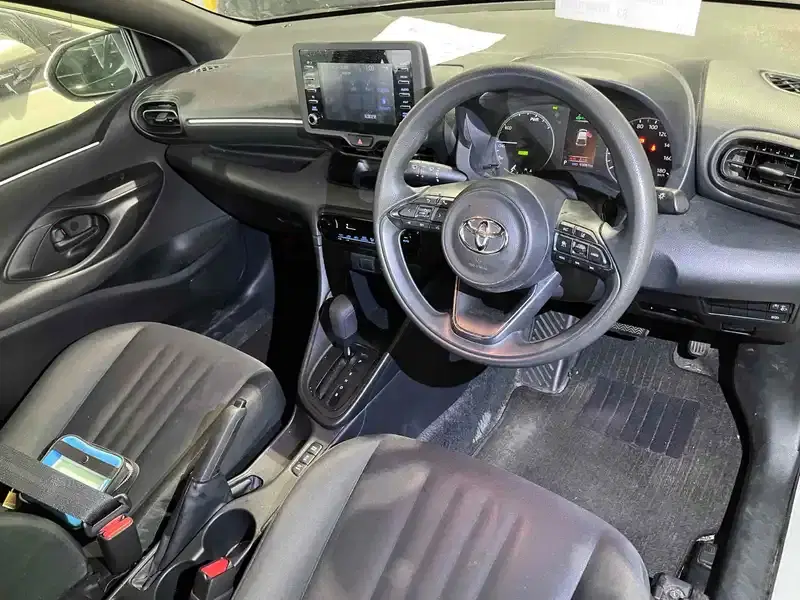 TOYOTA YARIS HYBRID X Image 8